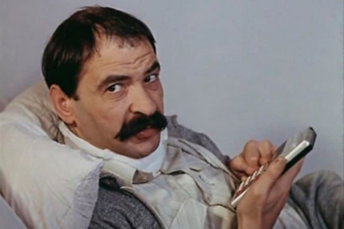 Илья Олейников в фильме *Приморский бульвар*, 1988 | Фото: fakty.ua Илья Олейников в фильме *Приморский бульвар*, 1988 | Фото: fakty.ua