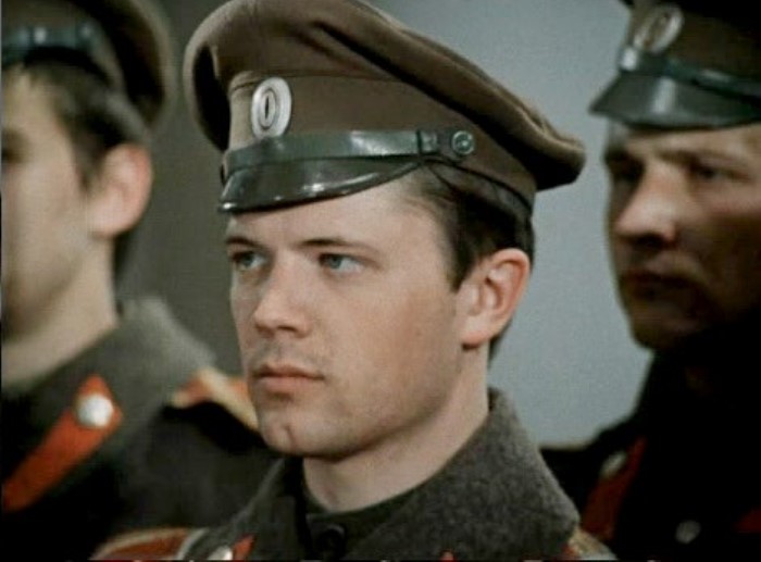 Андрей Ростоцкий в фильме *Дни Турбиных*, 1976 | Фото: kino-teatr.ru Андрей Ростоцкий в фильме *Дни Турбиных*, 1976 | Фото: kino-teatr.ru