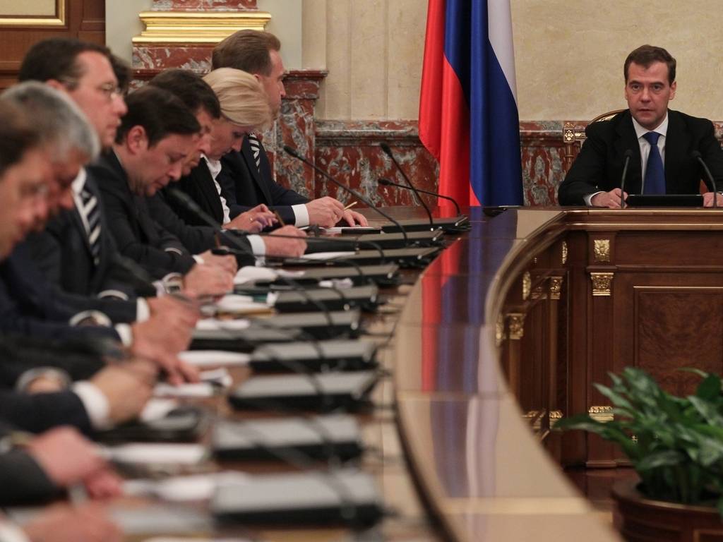 Народный гнев: рейтинг правительства падает третью неделю подряд Народный гнев: рейтинг правительства падает третью неделю подряд