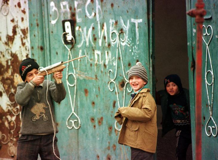 Как выглядела Россия в первые 10 лет после развала СССР Как выглядела Россия в первые 10 лет после развала СССР