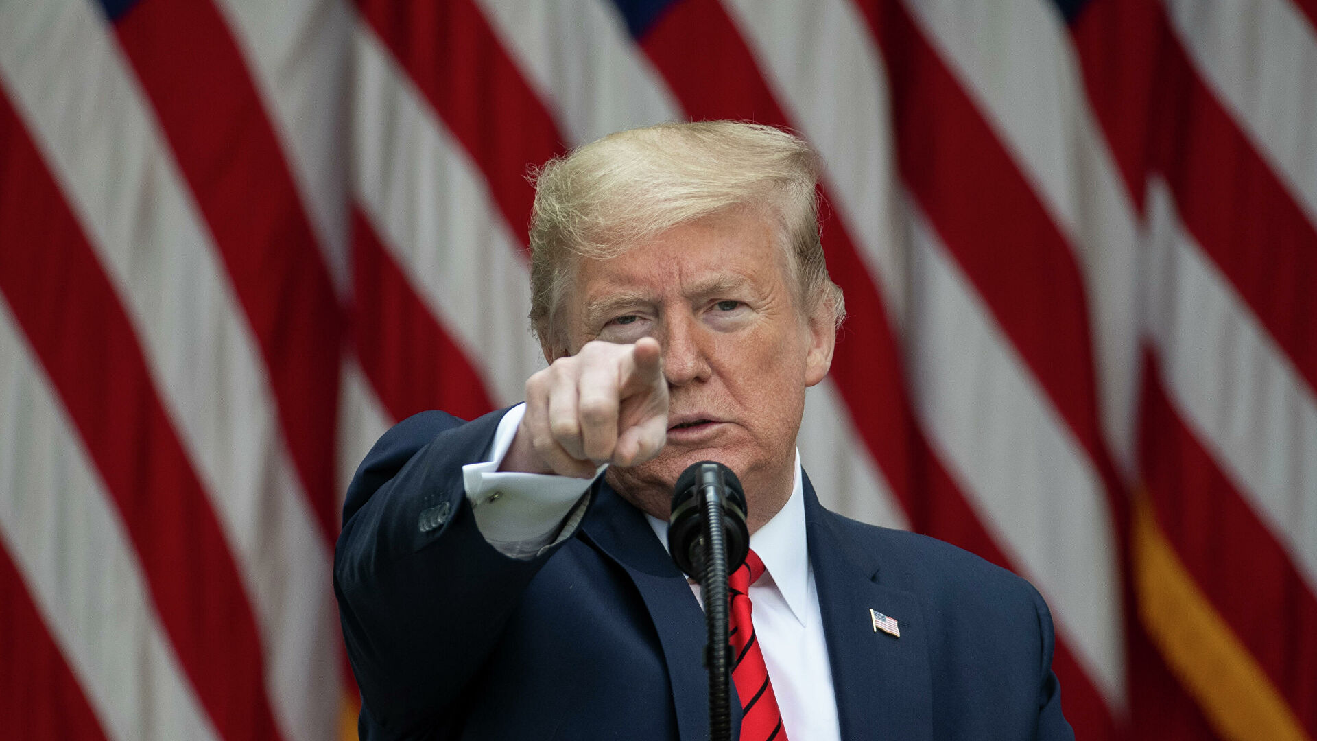 Президент США Дональд Трамп во время брифинга в представителями СМИ в Белом доме в Вашингтоне Президент США Дональд Трамп во время брифинга в представителями СМИ в Белом доме в Вашингтоне - РИА Новости, 1920, 01.09.2020