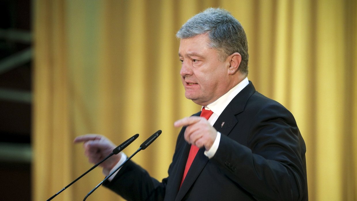 «Аж звезды на Кремле почернели»: Порошенко назвал РПЦ «гипнотическим дурманом» для Украины