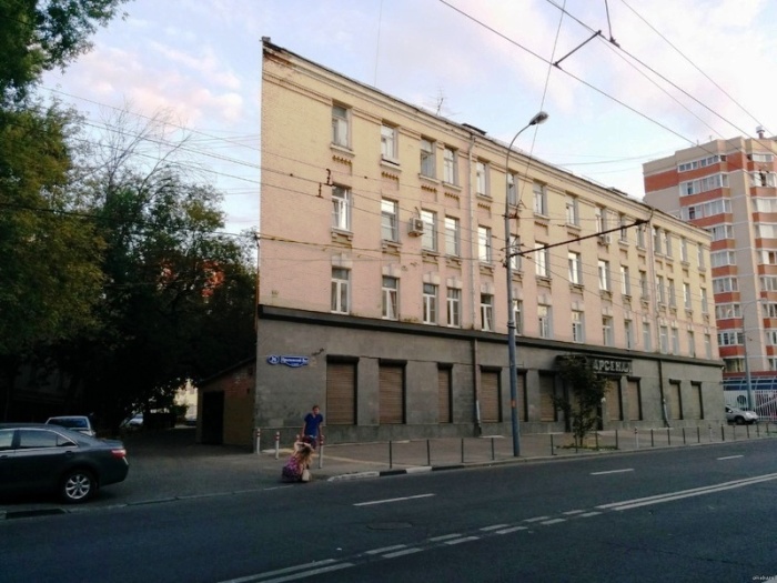 Плоский дом на Пресненском Валу в Москве (Россия). | Фото: kudago.com. Дома-«картонки», или Зачем строили плоские здания, и как достигается такая оптическая иллюзия
