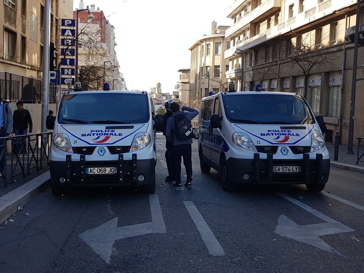 Протесты школьников и студентов в Марселе Протесты школьников и студентов в Марселе