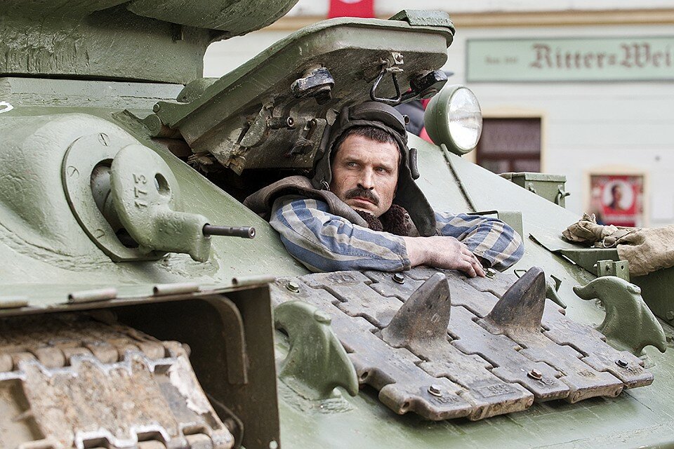 «Папа сказал: помогать не буду»: Виктор Добронравов о семье и выборе профессии «Папа сказал: помогать не буду»: Виктор Добронравов о семье и выборе профессии