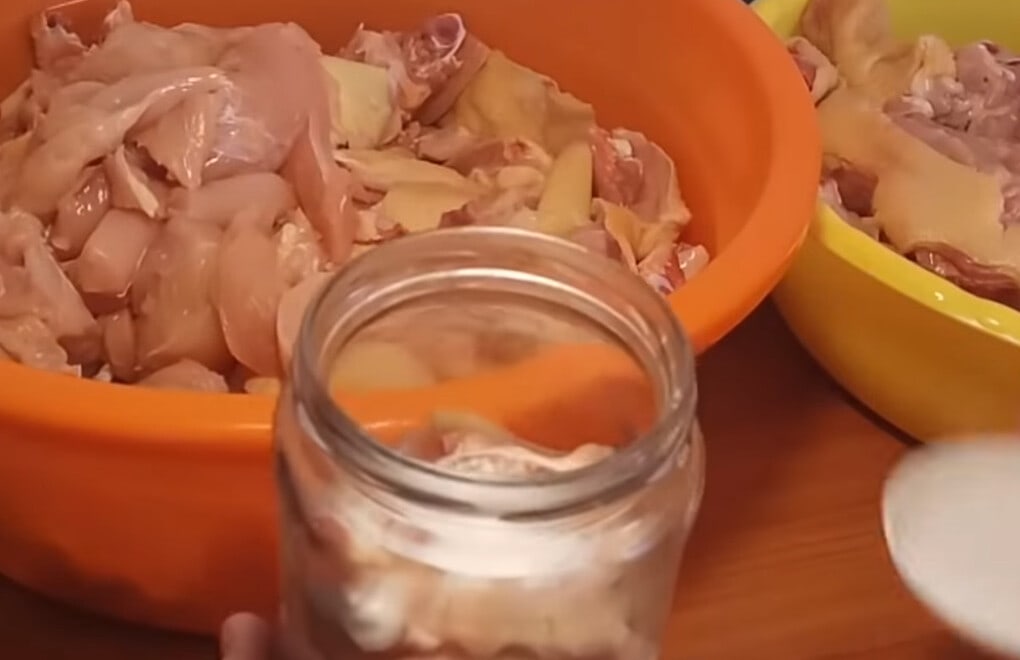 Куриная тушенка для ленивых: вкуснее, чем из магазина