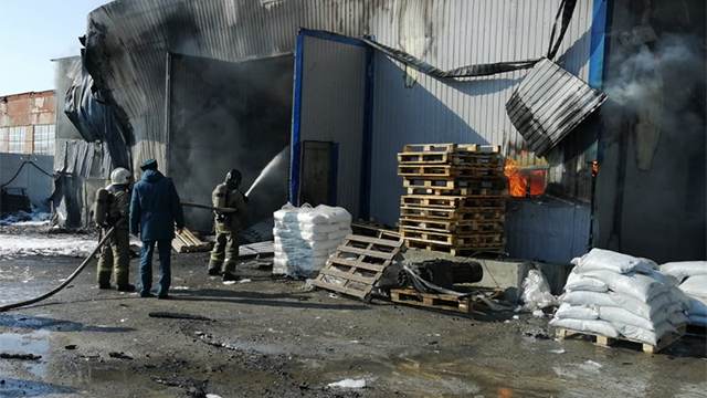 Возгорание на заводе в Омске ликвидировано