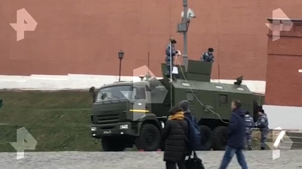 Видео: ФСО проводит антитеррористические учения в Кремле