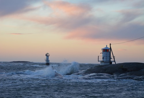 На месте падения самолета Л-39 в Азовском море обнаружили фрагменты тела