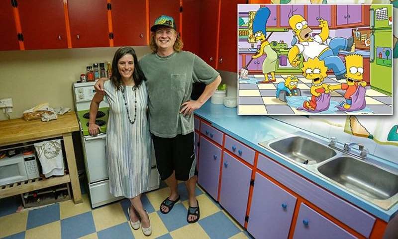 Пара воссоздала легендарную кухню Симпсонов в собственном доме дизайн, креатив, кухня, ремонт, симпсоны