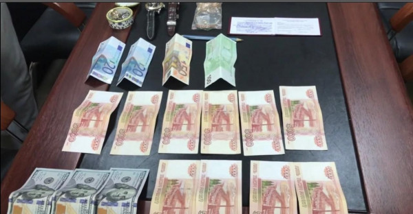 В Крыму за взятку задержаны высокопоставленные чиновники