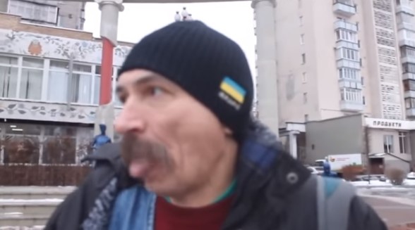 Оголтелый майдаун: с роднёй в Донбассе я буду разговаривать с помощью автомата Оголтелый майдаун: с роднёй в Донбассе я буду разговаривать с помощью автомата