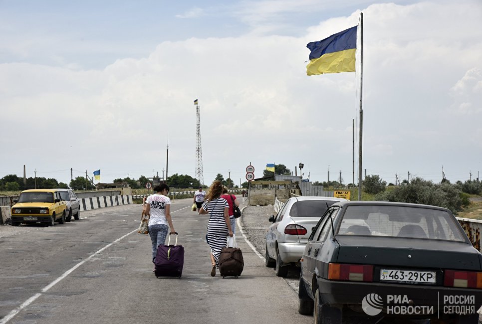 Интеллигент между холодильником и телевизором: чему Украина учит Акунина Интеллигент между холодильником и телевизором: чему Украина учит Акунина