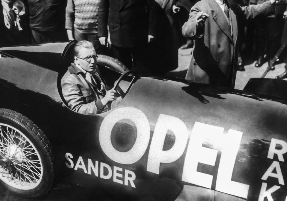 Opel отмечает 90-летний рекорд скорости. Посмотрите, как это было Opel отмечает 90-летний рекорд скорости. Посмотрите, как это было
