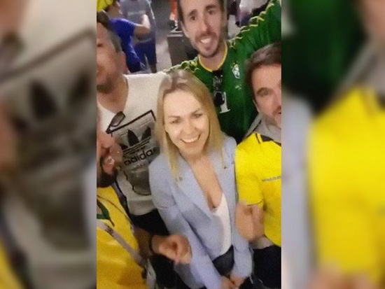 Бразильские болельщики, окружив россиянку, спели неприличную песню