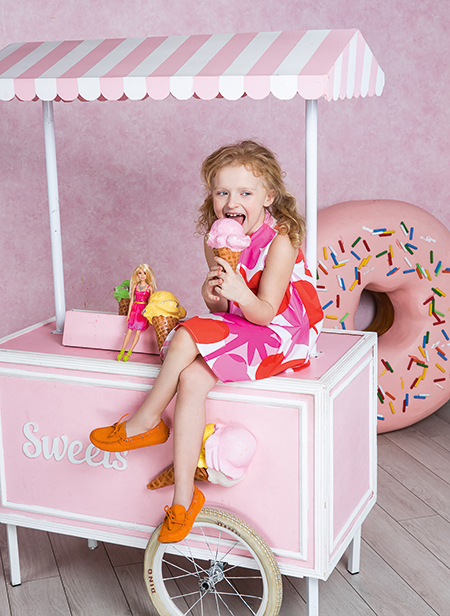 Алина - старший ребенок Сергея Сафронова и его жены Марии. Еще пара воспитывает сына Вову, который на полтора года младше Алины.Дети часто привлекают папу к своим играм. Сергей совсем не против: "Это не только весело, но и очень полезно для отношений"