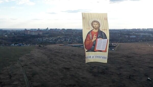 В Московской области запустили в небо гигантское изображение Христа (ВИДЕО)