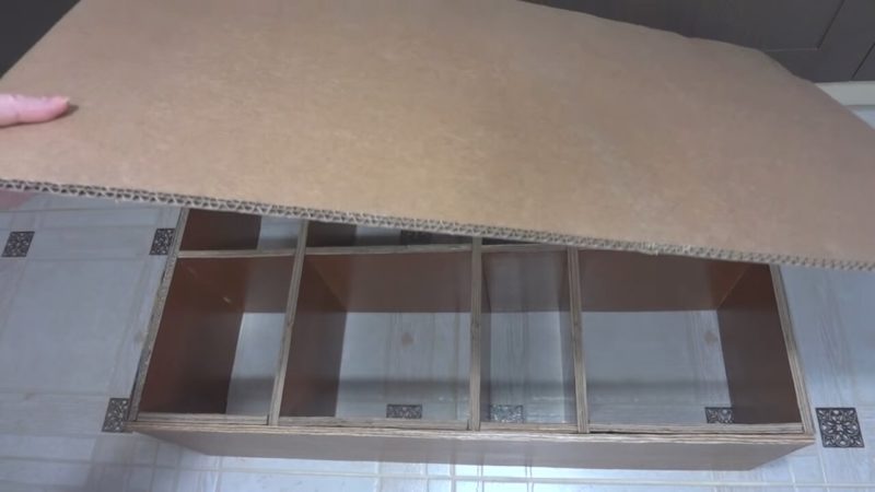 Разрезав картонные коробки и склеивая их, вы получите поразительный результат Разрезав картонные коробки и склеивая их, вы получите поразительный результат