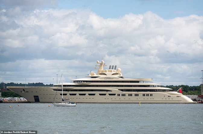 Супер-яхта Dilbar в Саутгемптоне – зрелище на $650 млн Гордость за Россию! Супер-яхта Dilbar в Саутгемптоне, принадлежащая российскому миллиардеру Усманову – зрелище на $650 млн