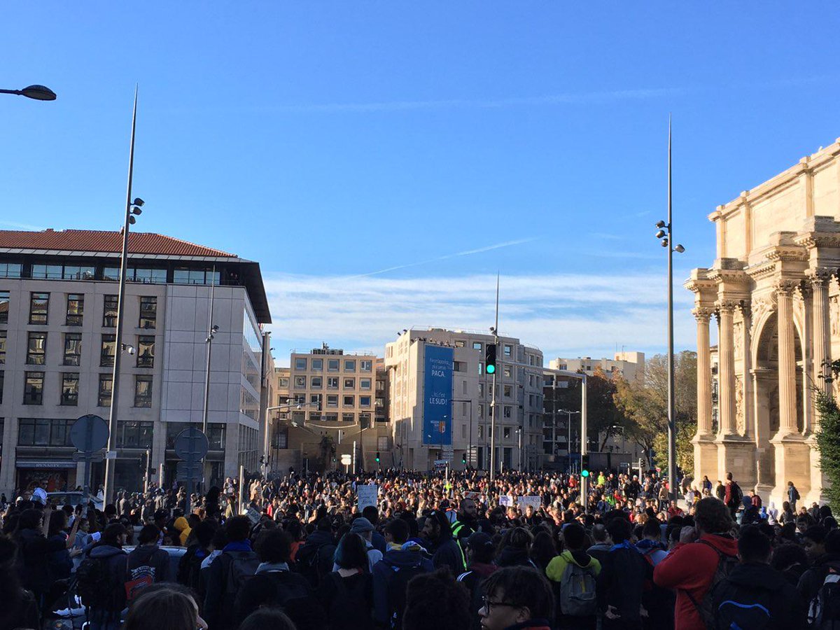 Протесты школьников и студентов в Марселе Протесты школьников и студентов в Марселе