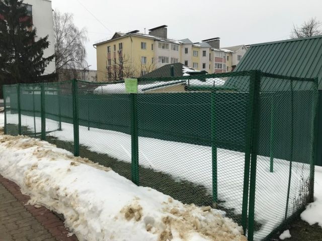 Детская площадка строгого режима в одном из спальных районов Белгорода Детская площадка строгого режима в одном из спальных районов Белгорода