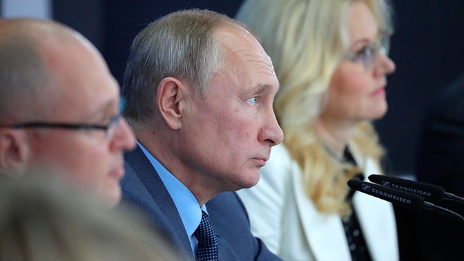 «Мне здесь такое понаписали»: Путин раскритиковал своих спичрайтеров на заседании набсовета «Мне здесь такое понаписали»: Путин раскритиковал своих спичрайтеров на заседании набсовета