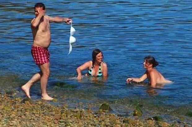 Сама деликатность! А вы уже открыли пляжный сезон?
(15 фото)