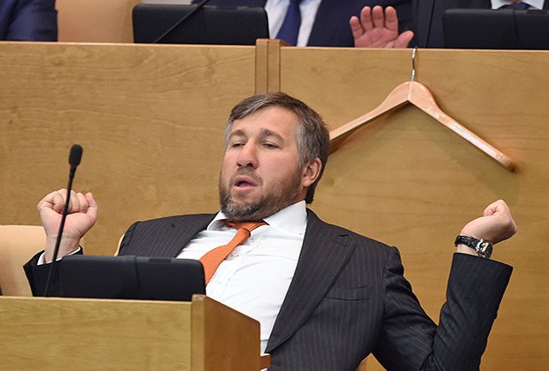 На территории Владимирского МТЗ член ЕдРо Аникеев разместил Ашан и требует установить там автобусную остановку На территории Владимирского МТЗ член ЕдРо Аникеев разместил Ашан и требует установить там автобусную остановку