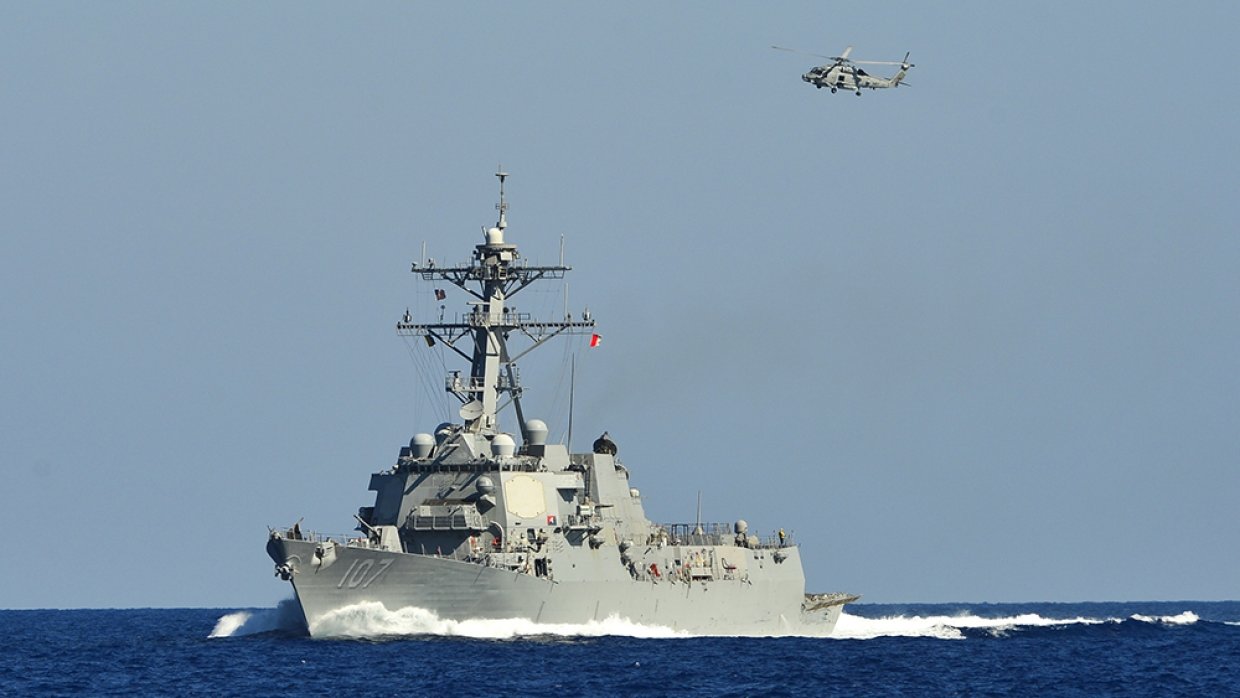 «Показывают РФ кобуру с пистолетом»: в Госдуме объяснили появление эсминца ВМС США в Балтийском море