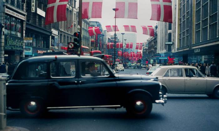 На улицах Лондона 1960-х: цветные фотографии крупнейшего мегаполиса Европы