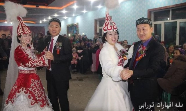 Қытайлық азамат қос қызына қазақша той жасап, желіні дүрліктірді (фото)