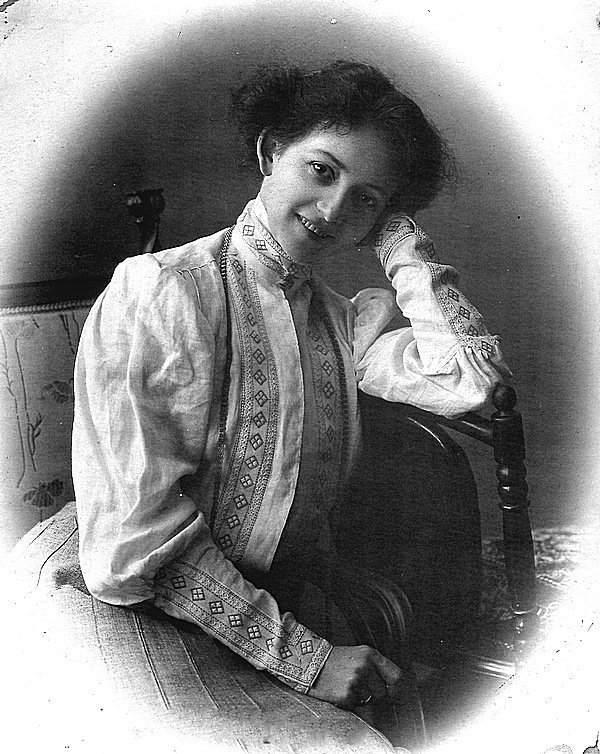 Вера Фёдоровна Комиссарже́вская (27 октября 1864 — 10 февраля 1910) — знаменитая русская актриса начала XX века. Вера Фёдоровна Комиссарже́вская (27 октября 1864 — 10 февраля 1910) — знаменитая русская актриса начала XX века. история, россия, старые фотографии