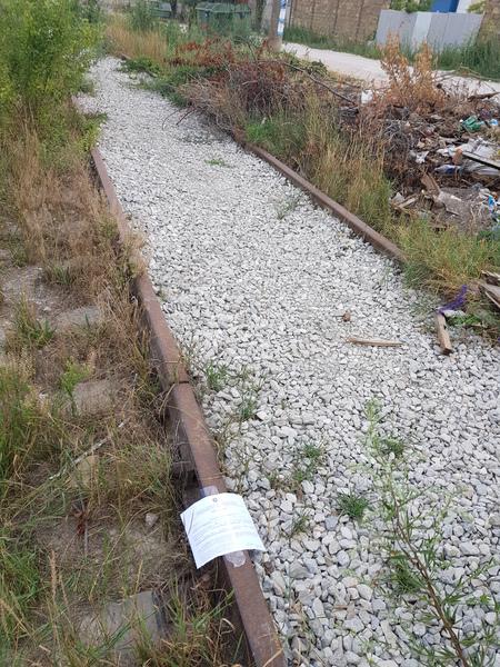 В Симферополе чиновники опечатали рельсы на ничейной железной дороге В Симферополе чиновники опечатали рельсы на ничейной железной дороге