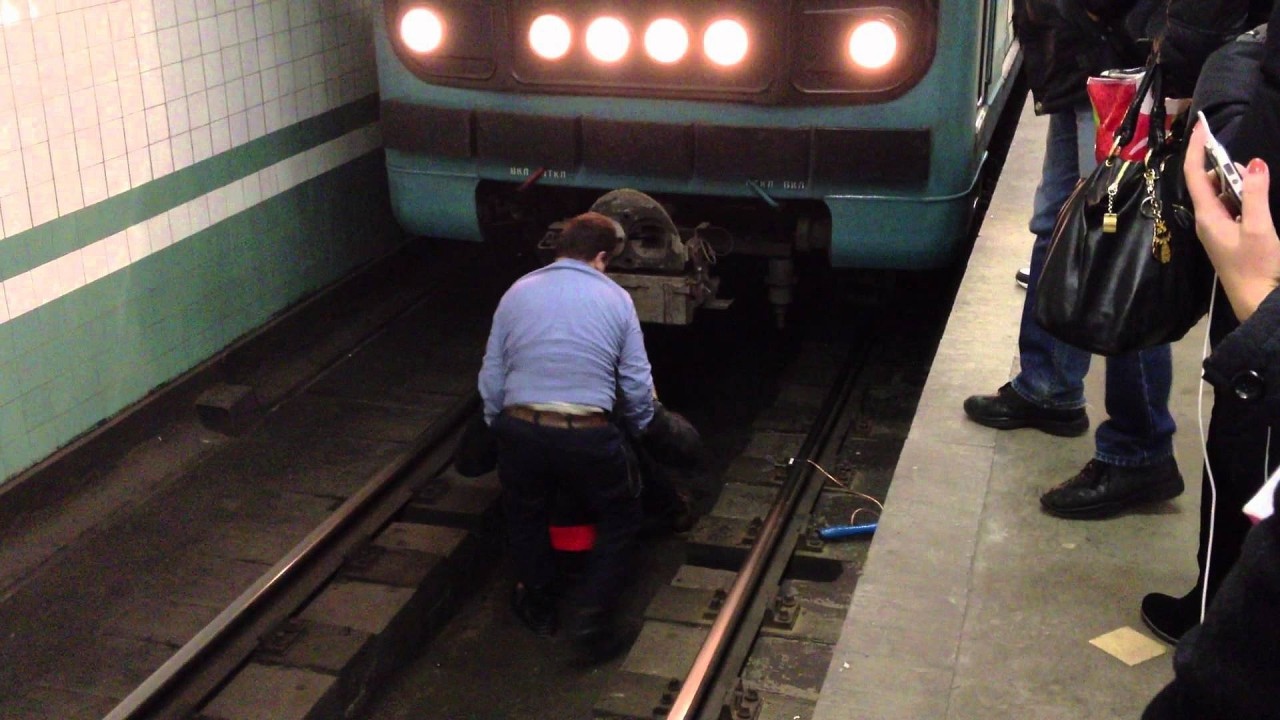 Сколько платят за смерть под колесами поезда машинисту метро Сколько платят за смерть под колесами поезда машинисту метро