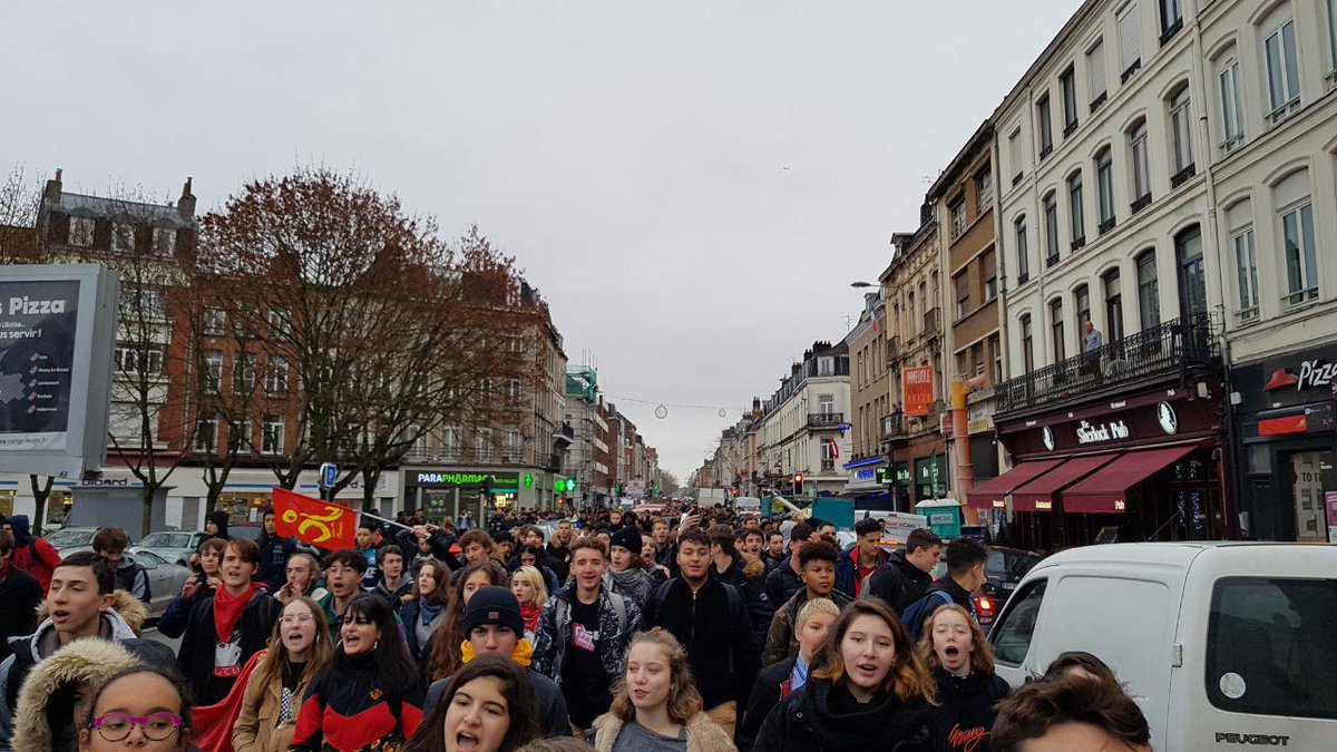 Протесты школьников и студентов в Марселе Протесты школьников и студентов в Марселе