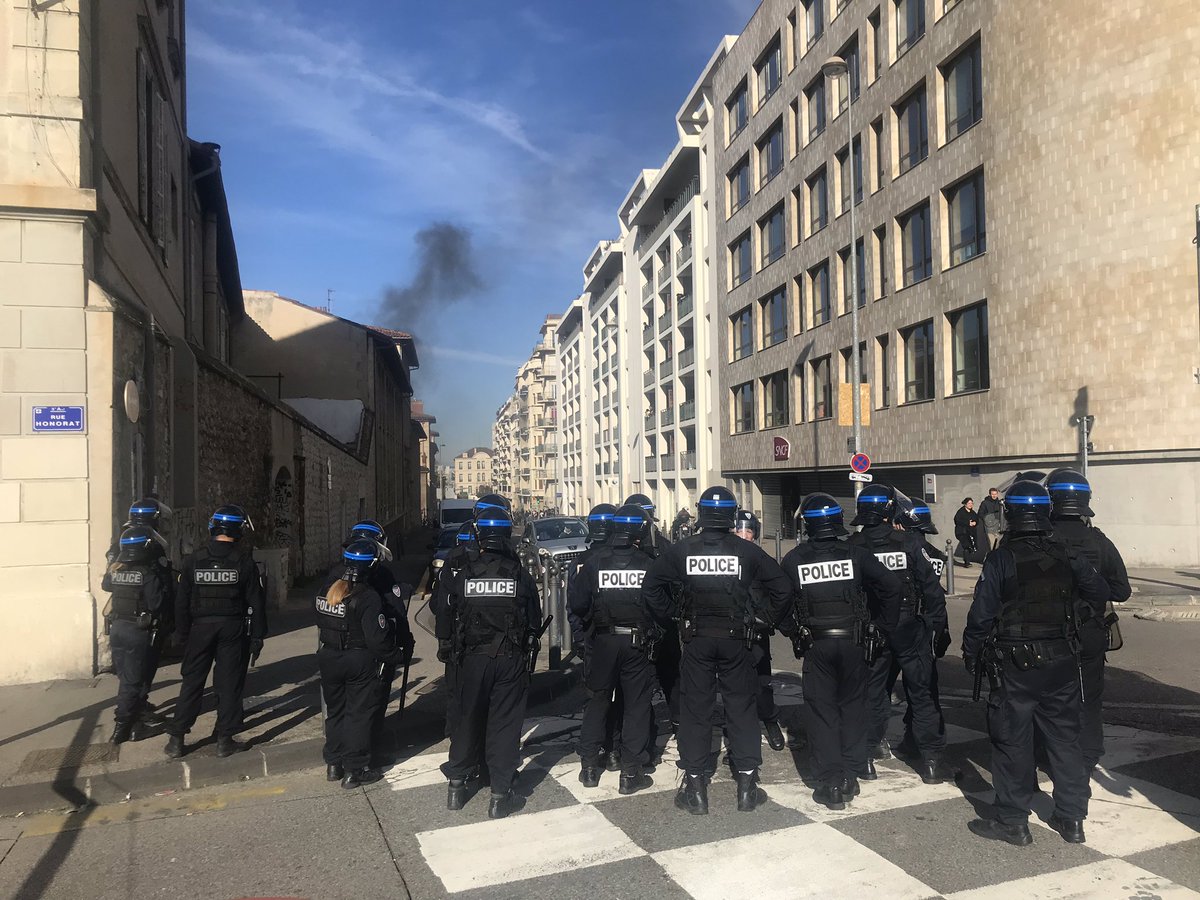 Протесты школьников и студентов в Марселе Протесты школьников и студентов в Марселе