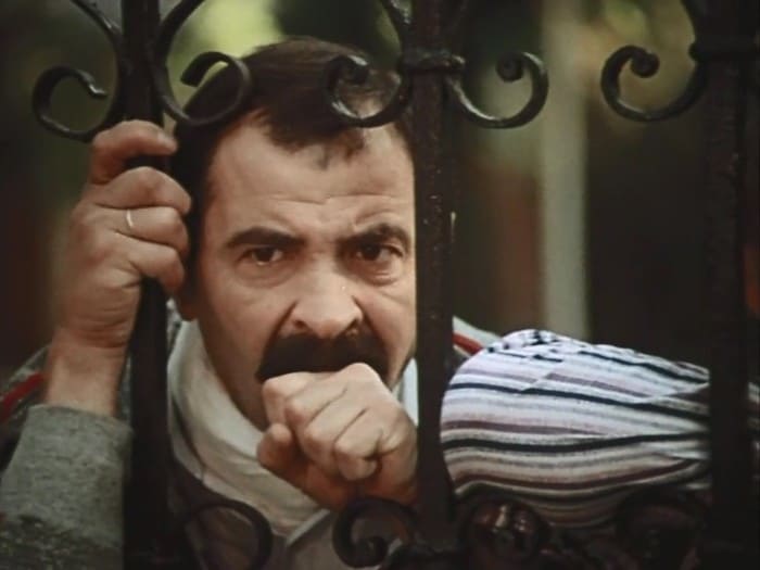 Илья Олейников в фильме *Приморский бульвар*, 1988 | Фото: kino-teatr.ru Илья Олейников в фильме *Приморский бульвар*, 1988 | Фото: kino-teatr.ru
