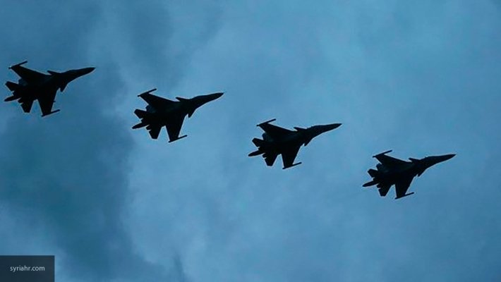 Мощные взрывы в Идлибе: опубликовано видео уничтожения ВКС РФ конвоя «Аль-Каиды» Мощные взрывы в Идлибе: опубликовано видео уничтожения ВКС РФ конвоя «Аль-Каиды»