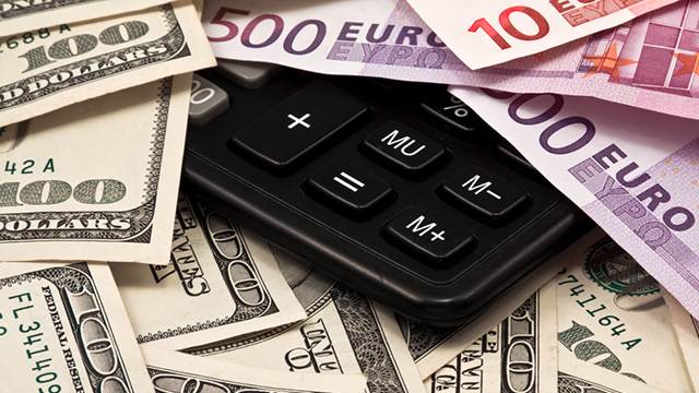 Курс доллара и евро снизился на Московской бирже