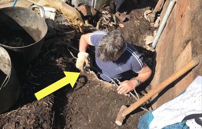 Установка забора едва не закончилась плачевно. Установка забора едва не закончилась плачевно.