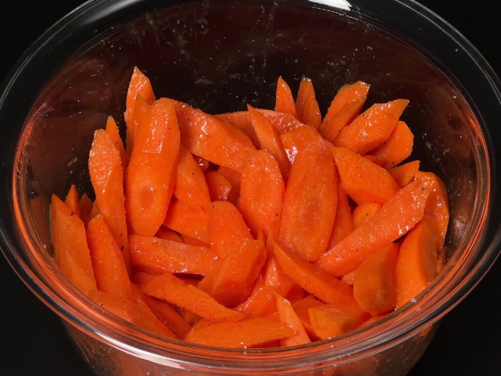  Когда я нашел рецепт этой морковной закуски, я совсем не ожидал от такого простого блюда какого-то невероятного вкуса. Но приготовил и был приятно удивлен.-3