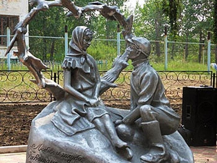 За кадром фильма «Любовь и голуби»: Какие эпизоды вырезала цензура, и почему Меньшова обвиняли в отсутствии вкуса За кадром фильма «Любовь и голуби»: Какие эпизоды вырезала цензура, и почему Меньшова обвиняли в отсутствии вкуса