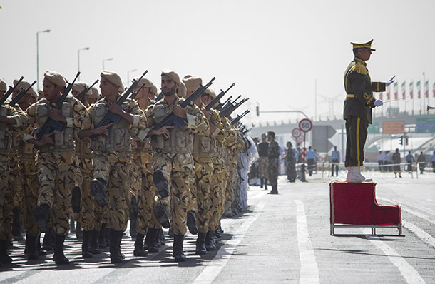 Неизвестные открыли стрельбу на военном параде в Иране