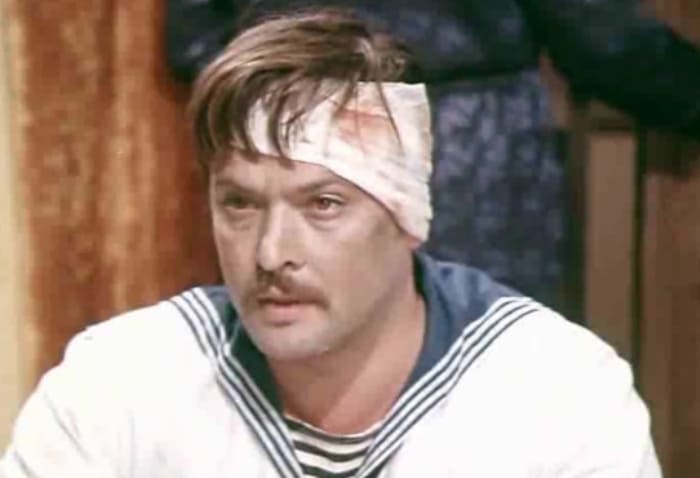 Борис Быстров в фильме *Разлом*, 1977 | Фото: kino-teatr.ru Борис Быстров в фильме *Разлом*, 1977 | Фото: kino-teatr.ru