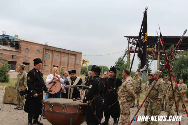 Бойцы 72-й бригады ВСУ стали называться "Черные запорожцы", для устрашения противника Бойцы 72-й бригады ВСУ стали называться "Черные запорожцы", для устрашения противника