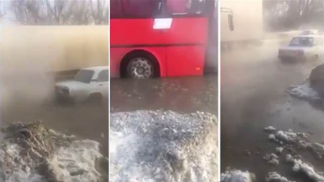 Видео: саратовскую улицу затопило после прорыва трубы