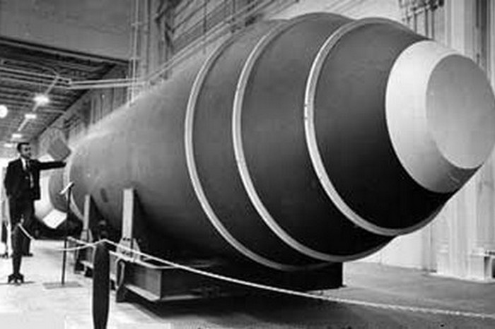 42000-килотонная водородная бомба случайно упала с самолета в 1957 году. 42000-килотонная водородная бомба случайно упала с самолета в 1957 году.