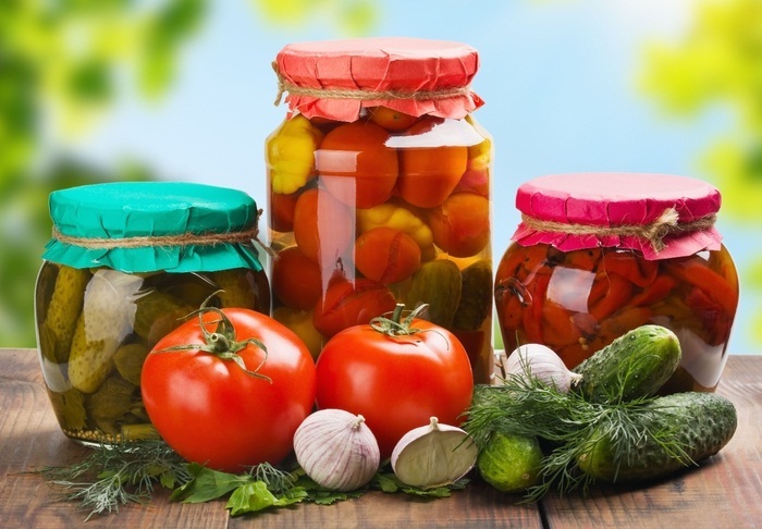Зима будет вкусной. Элементарный способ стерилизовать банки для консервации буквально за 1 минуту