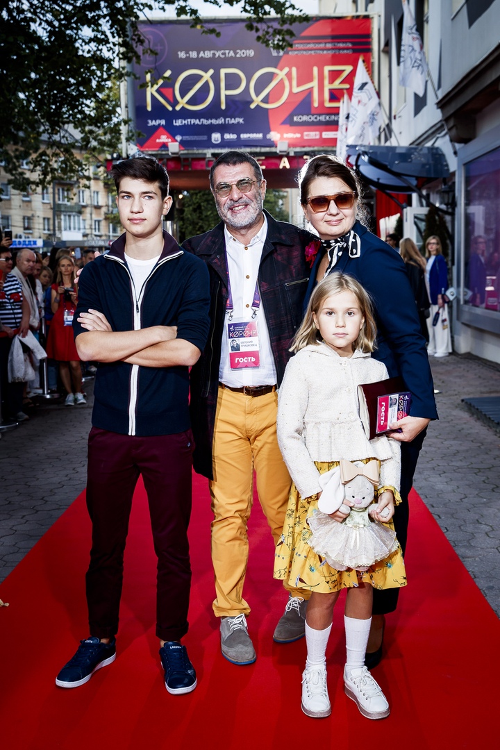 Короче-2019: Юлия Хлынина, Светлана Ходченкова и Оксана Акиньшина Короче-2019: Юлия Хлынина, Светлана Ходченкова и Оксана Акиньшина