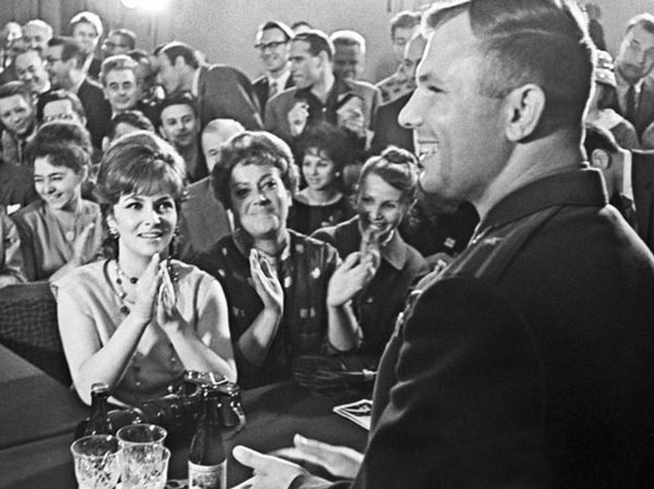 Джина Лоллобриджида и Юрий Гагарин. 1961 год. Фото: ТАСС